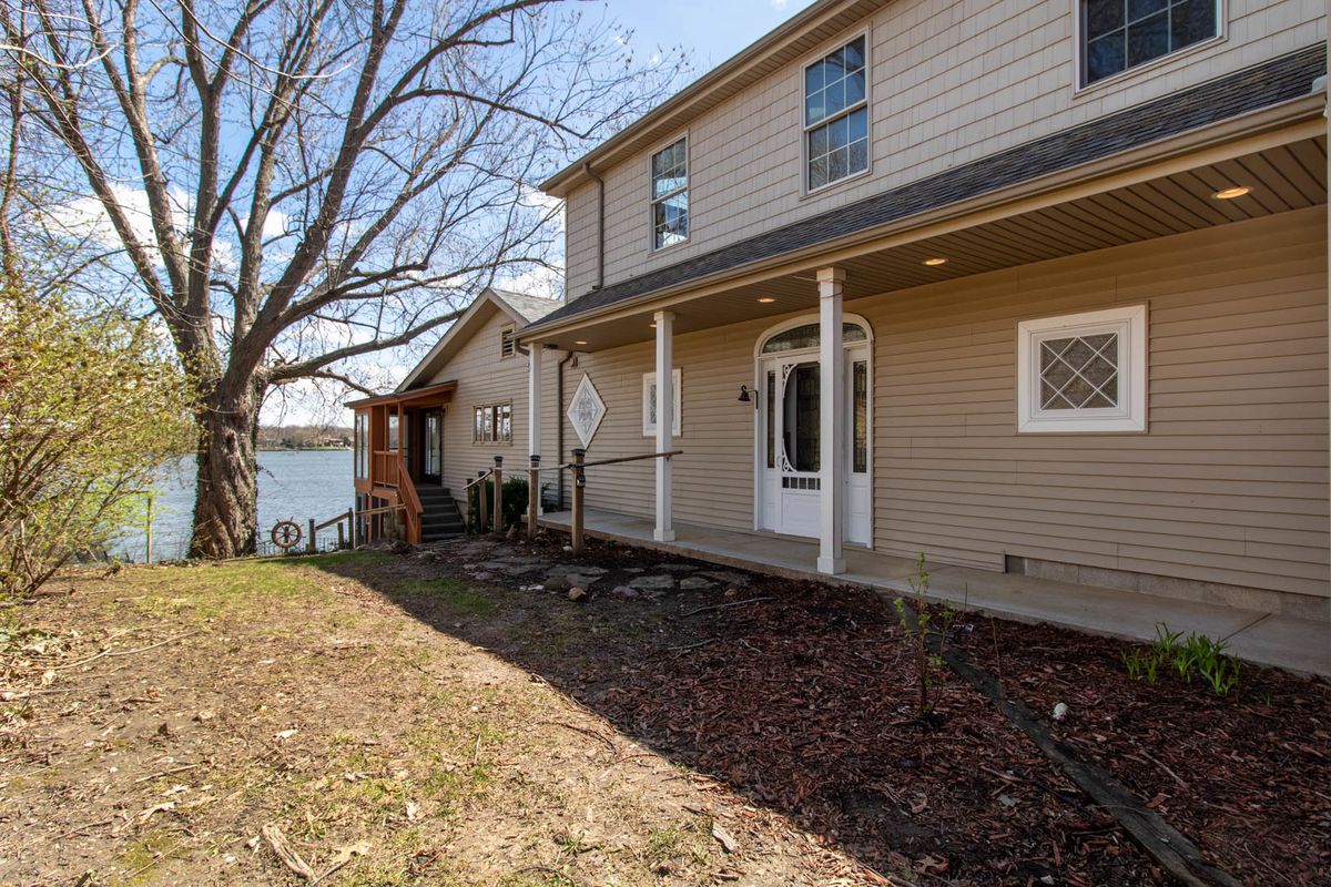 25289 White Owl Lane, Hudson, IL 61748