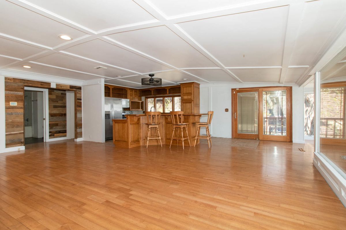 25289 White Owl Lane, Hudson, IL 61748