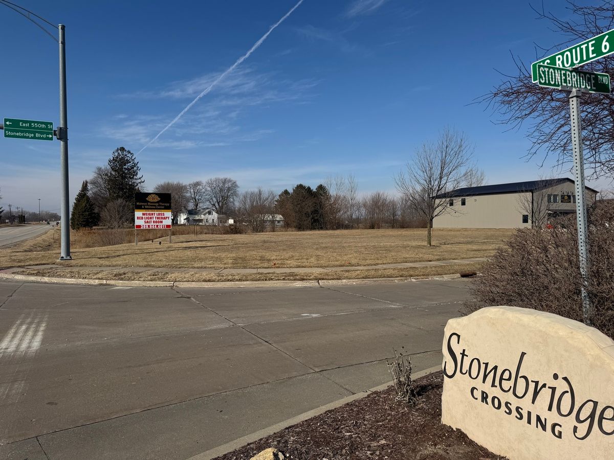 103 & 105 Stone Bridge Boulevard, Colona, IL 61241