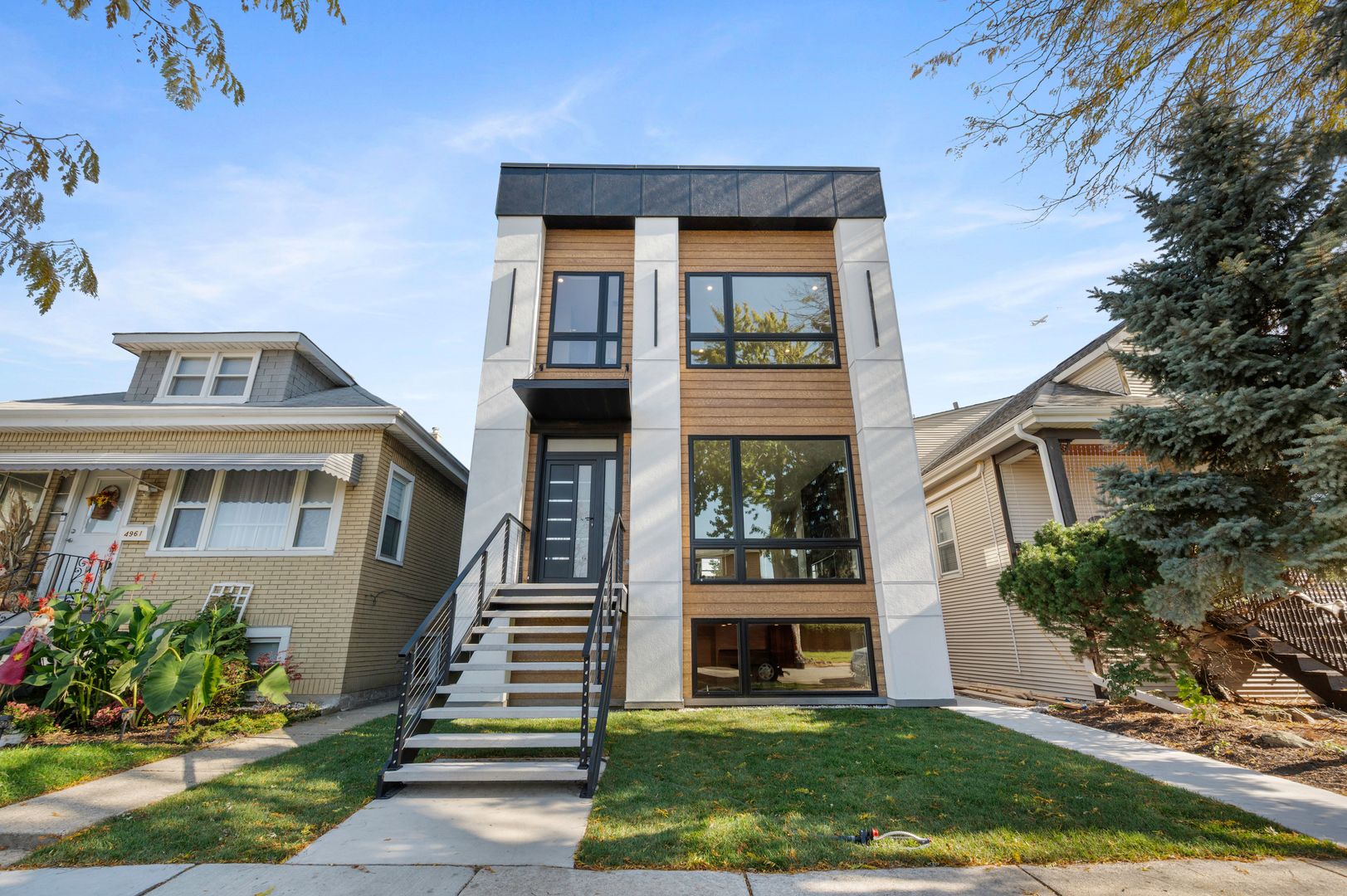 4959 N Merrimac Avenue — Chicago, IL 60630