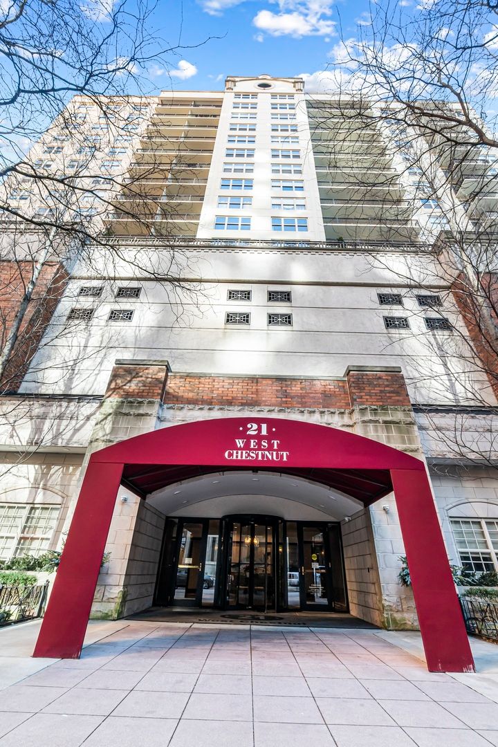21 Chestnut Street, Chicago, IL 60610