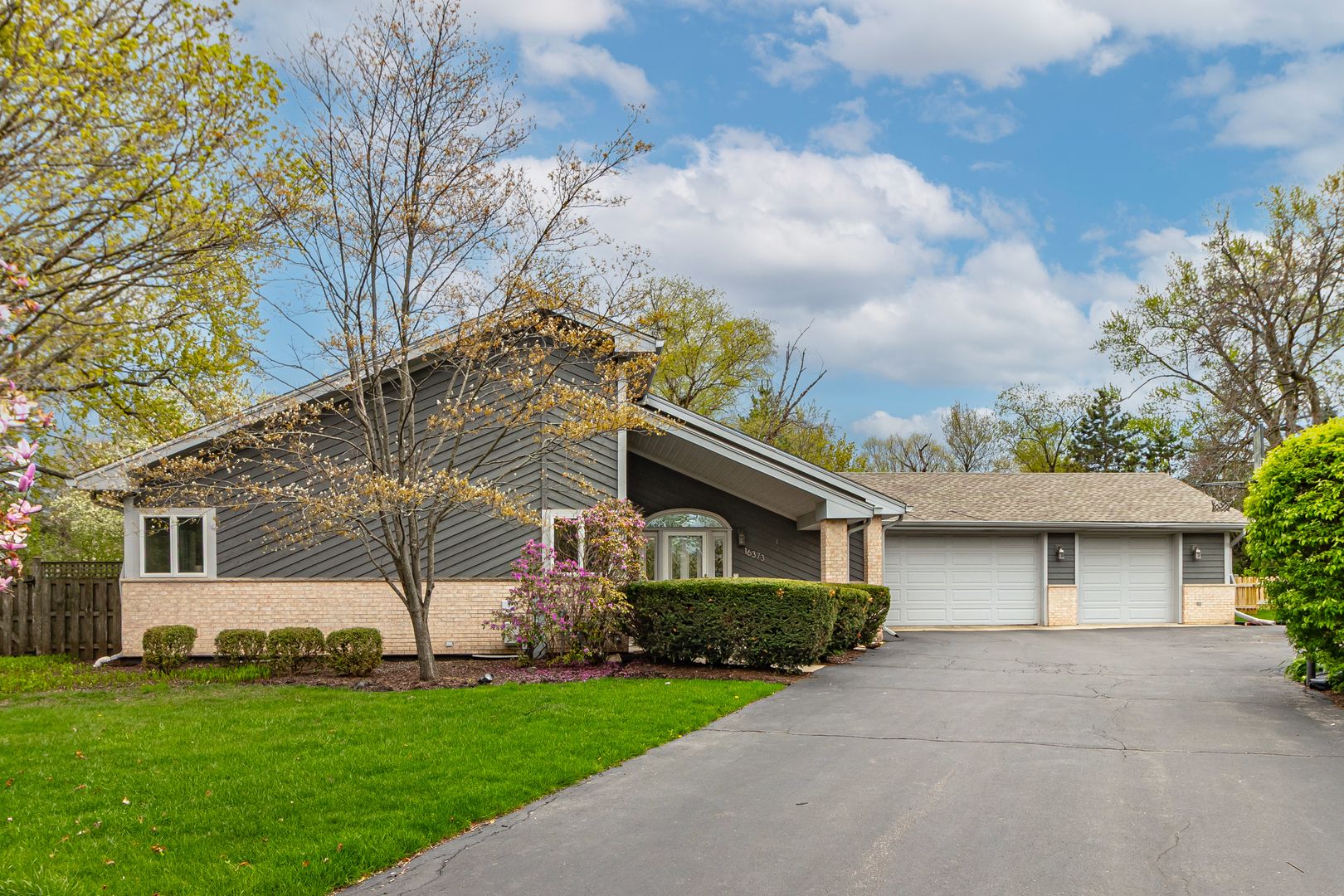 16373 W Menna Lane — Lincolnshire, IL 60069