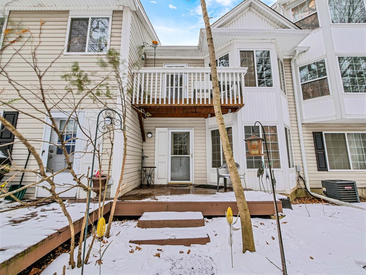 249 Whispering Oaks Lane, Round Lake, IL 60073