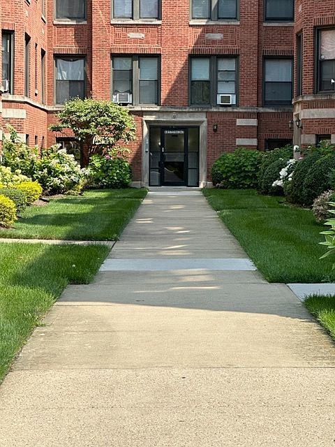 6851 S Crandon Avenue #3 — Chicago, IL 60649