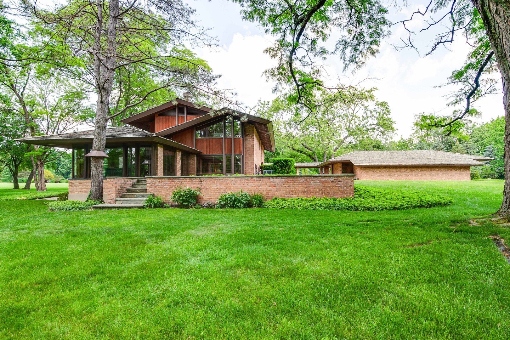 1200 Regency Lane — Lake Forest, IL 60045