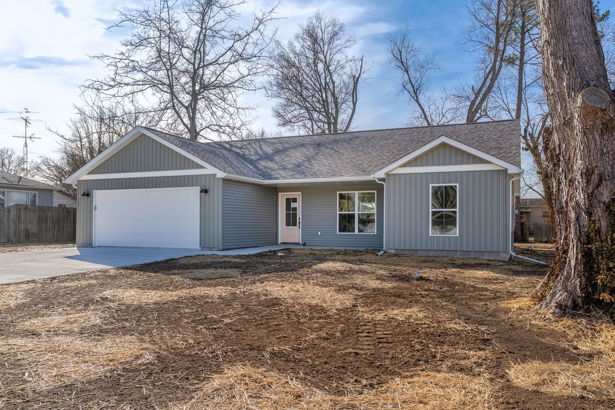 1200 Vicksburg Street, Marion, IL 62959