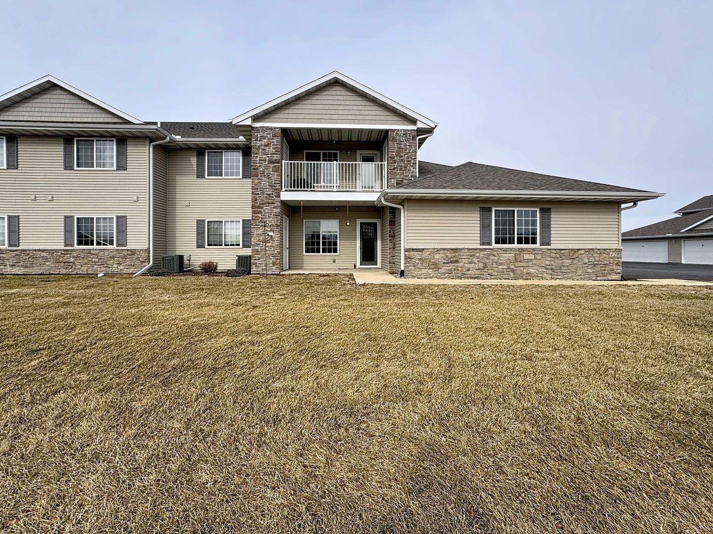 420 E Franklin Street #104 — Eldridge, IA 52748
