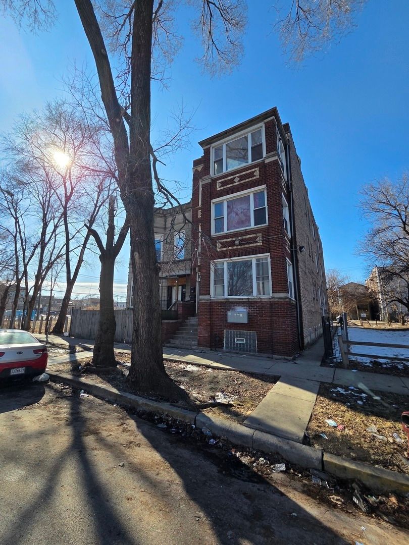 1130 S Albany Avenue — Chicago, IL 60612