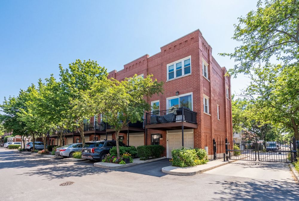 2849 N Wolcott Avenue #A — Chicago, IL 60657