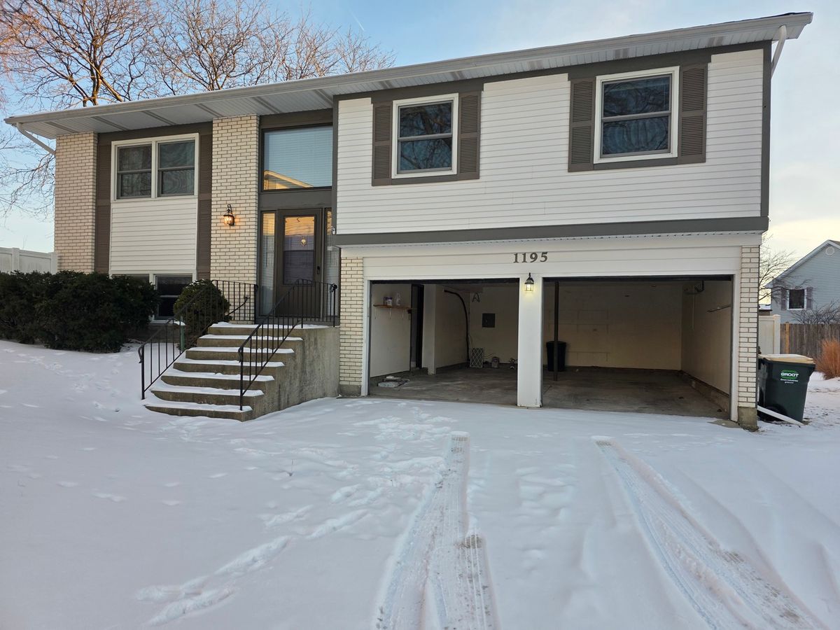 1195 Old Timber Court, Hoffman Estates, IL 60192