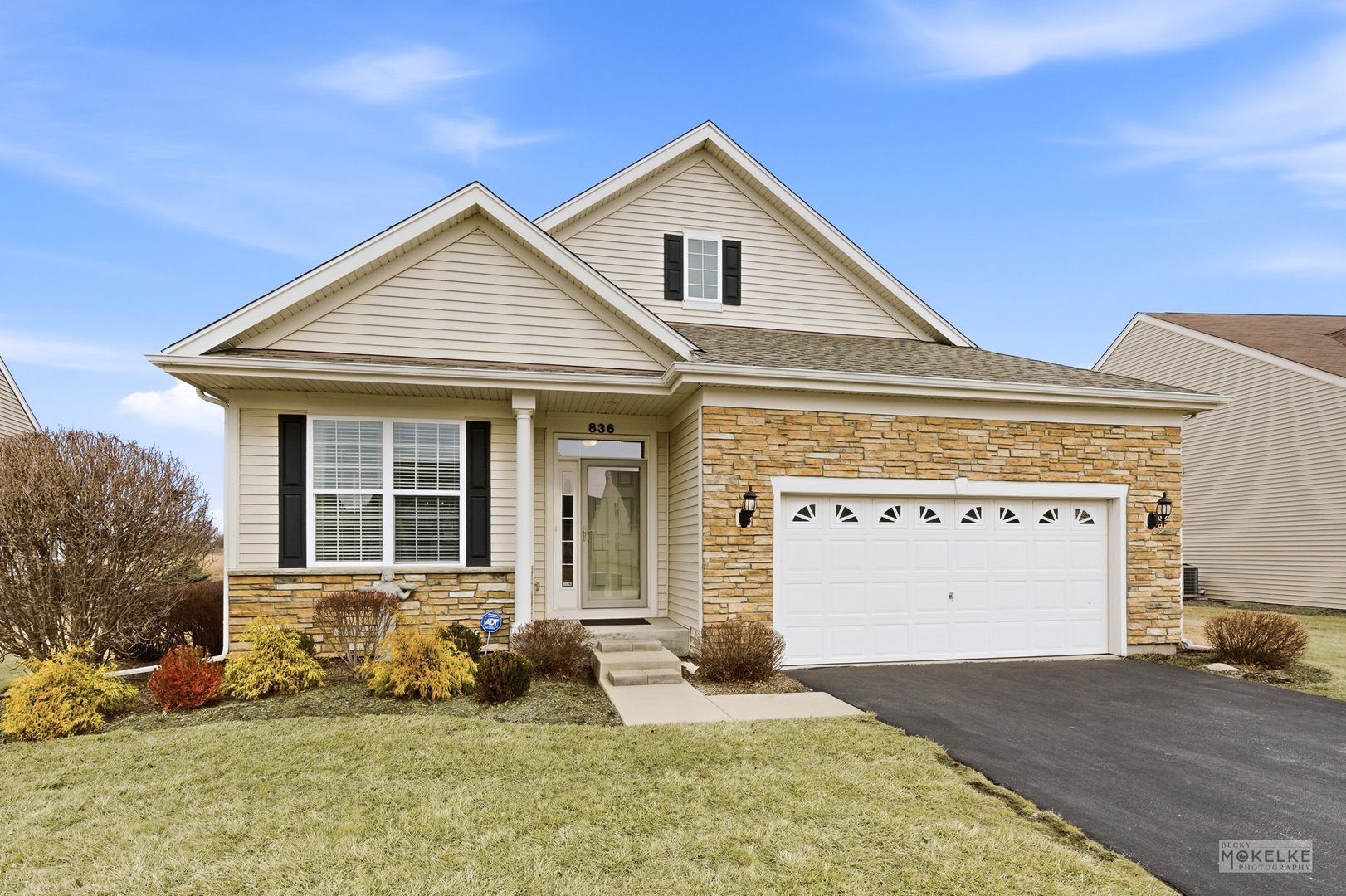 836 Colchester Drive — Oswego, IL 60543