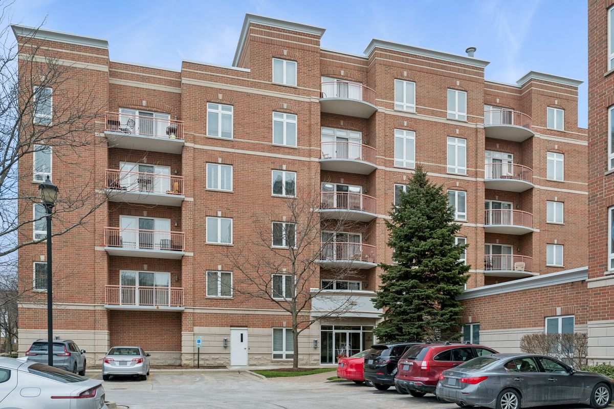 787 Graceland Avenue, Des Plaines, IL 60016