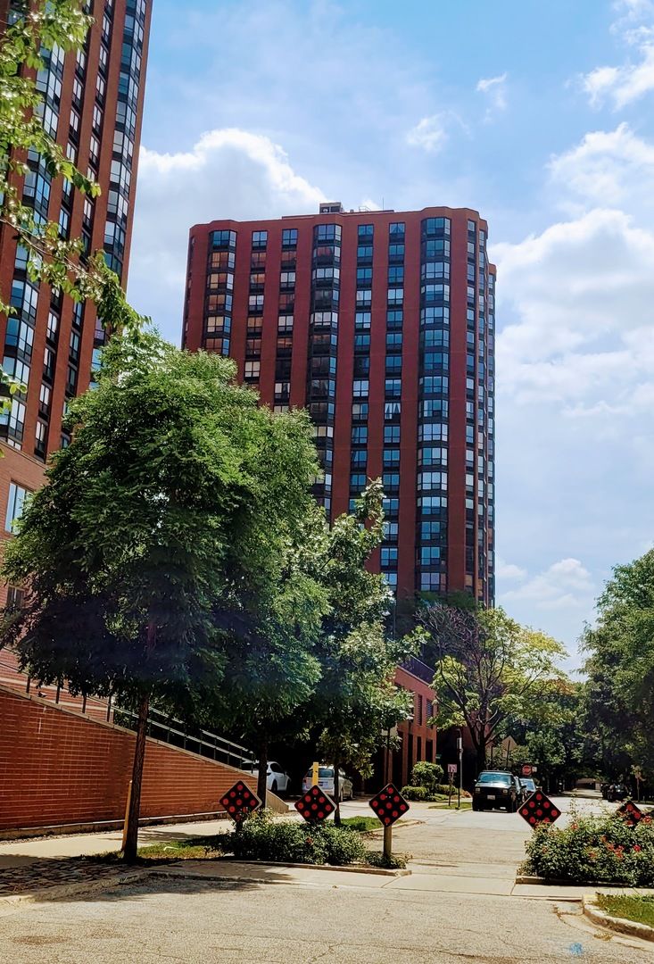899 S Plymouth Court #1907 — Chicago, IL 60605