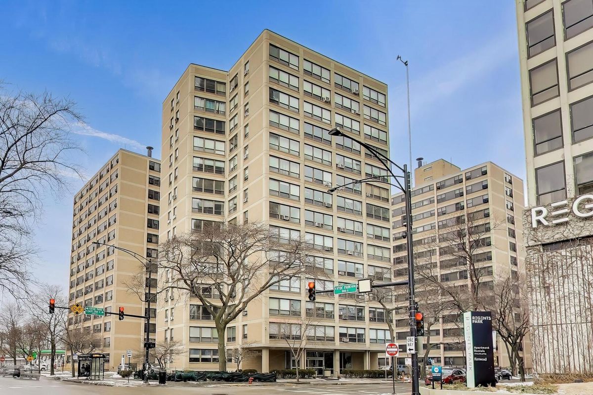 5050 East End Avenue, Chicago, IL 60615