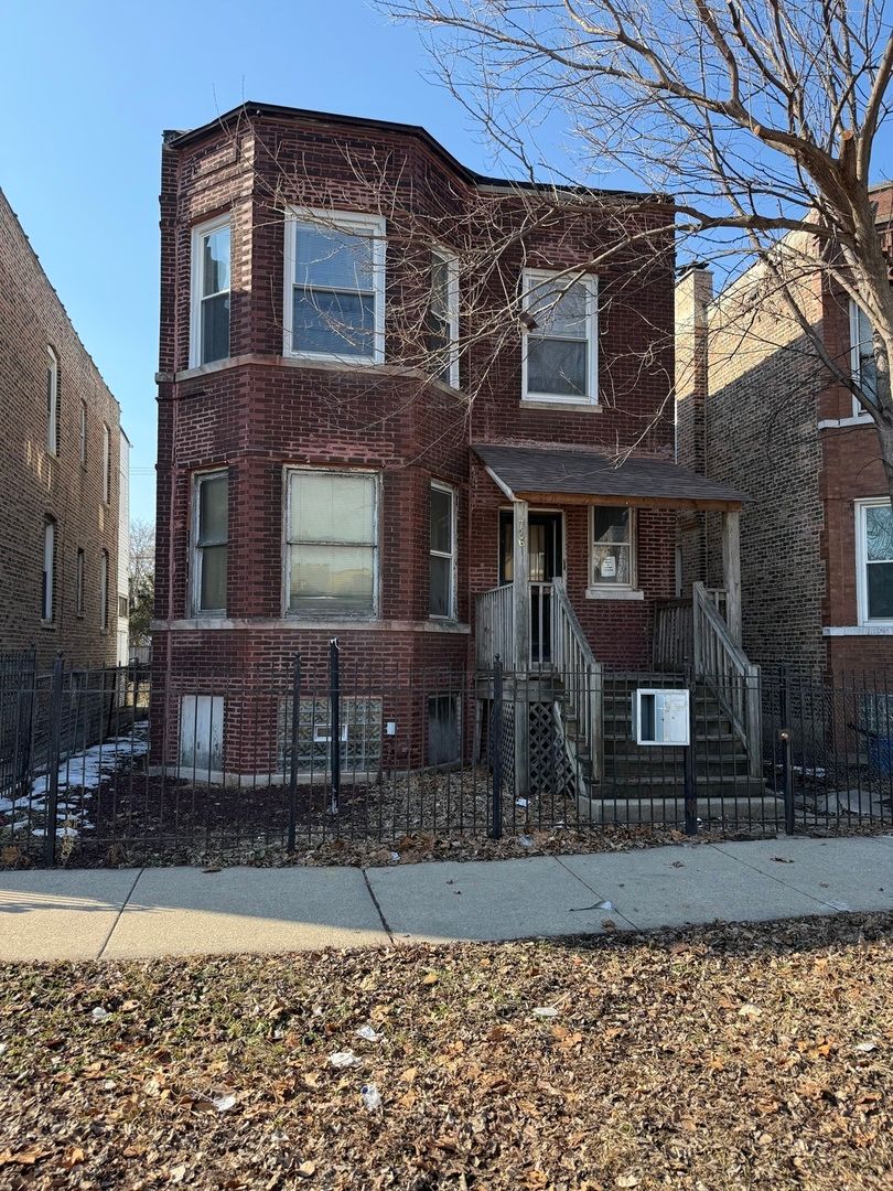 726 N Troy Street — Chicago, IL 60612