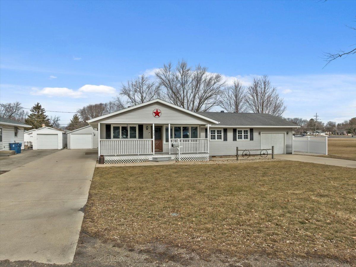 709 E Meade Street — Pontiac, IL 61764