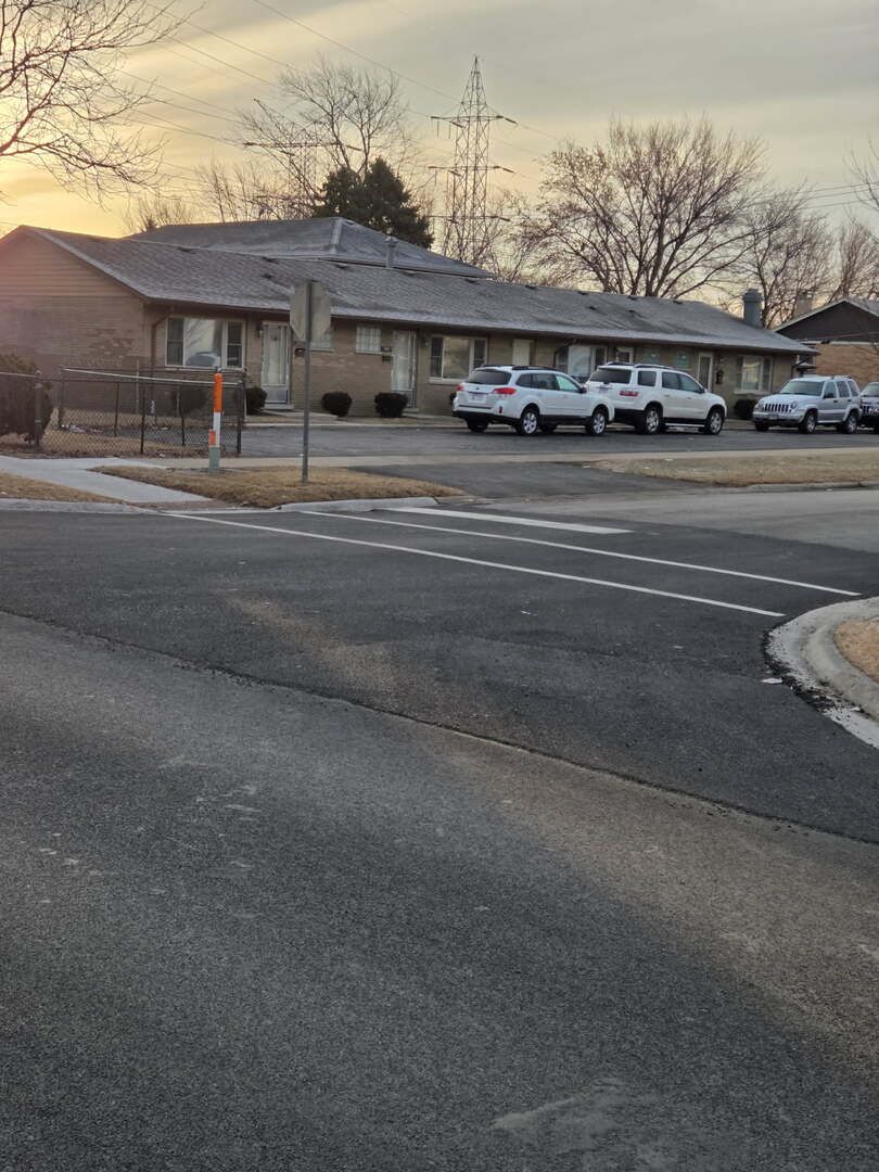 7901 Newland Avenue — Burbank, IL 60459