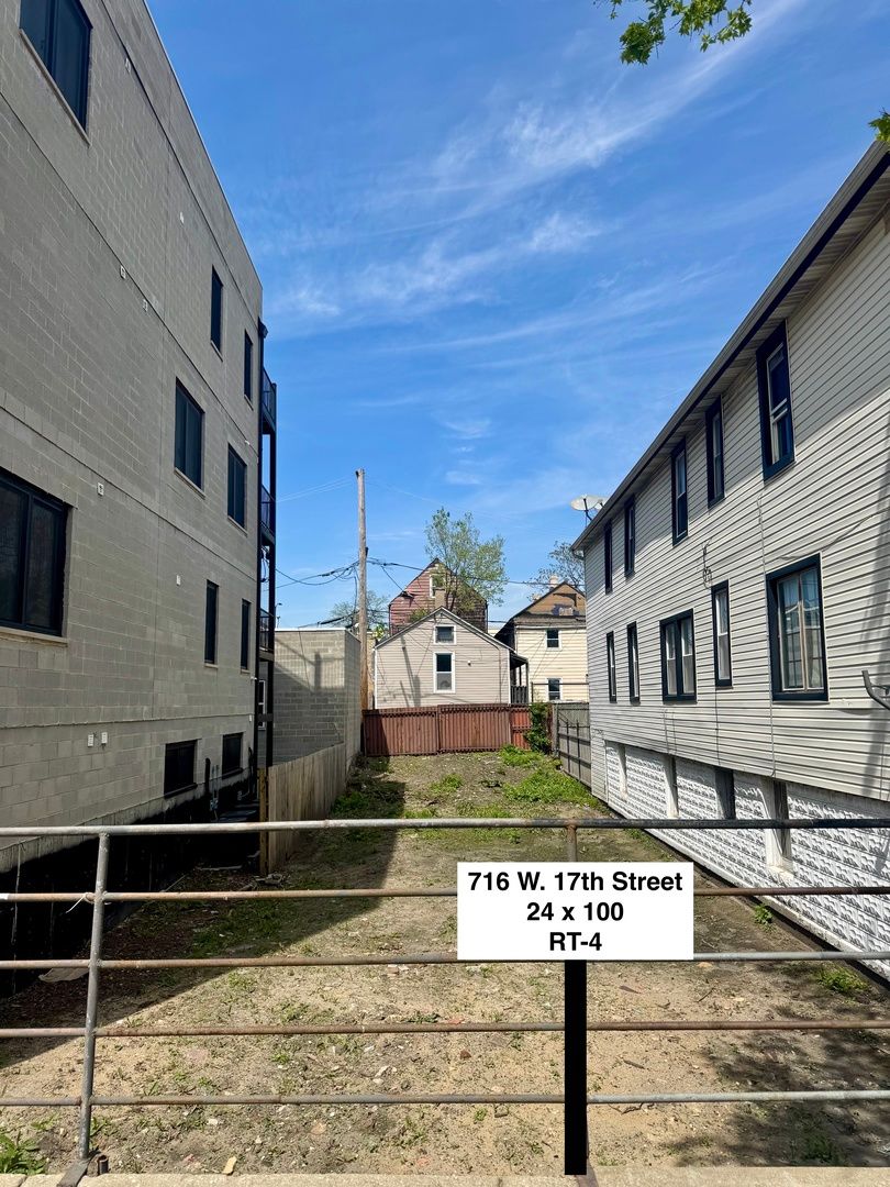 716 17th Street, Chicago, IL 60616