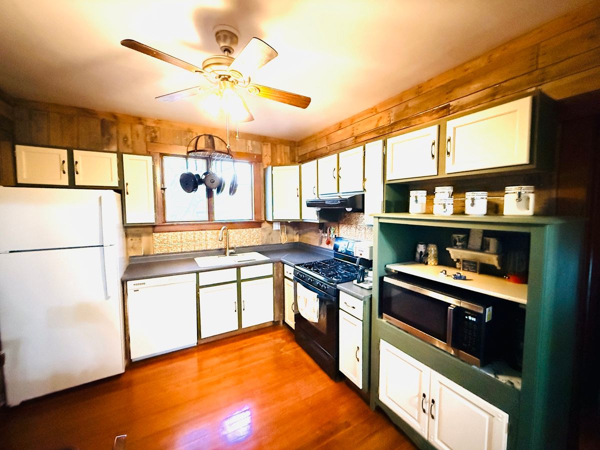 615 E Seminary Avenue, Hoopeston, IL 60942