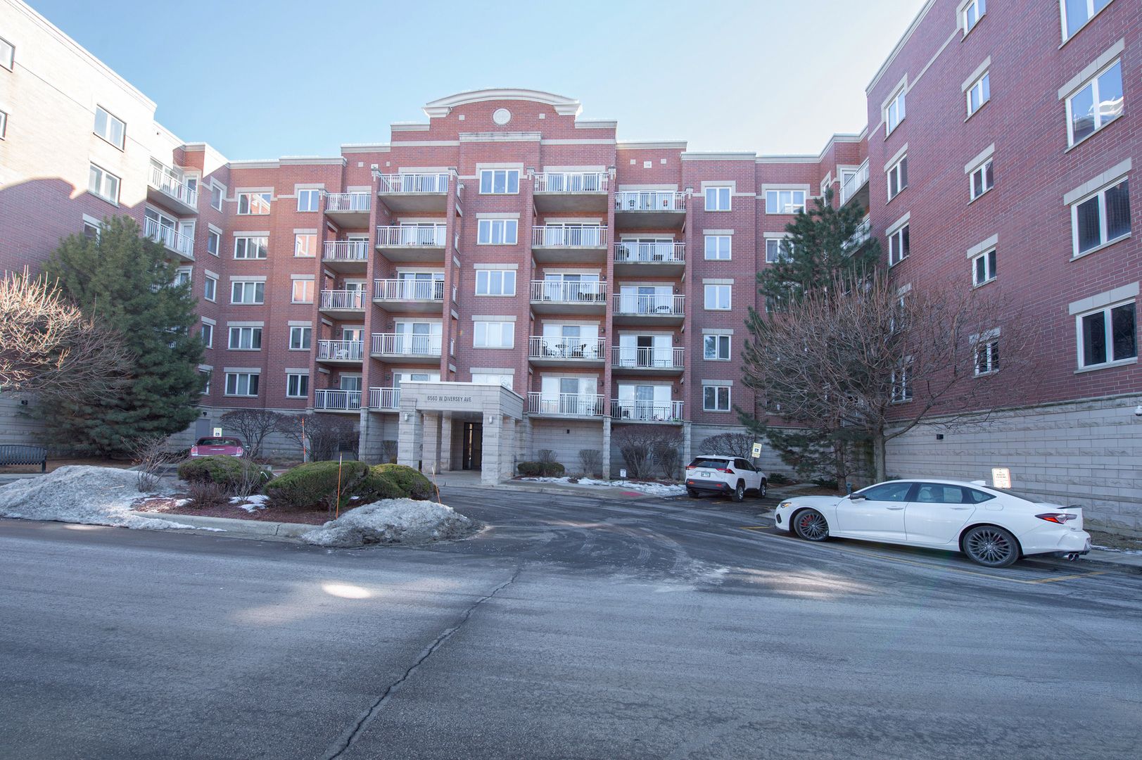 6560 W Diversey Avenue #605D — Chicago, IL 60707