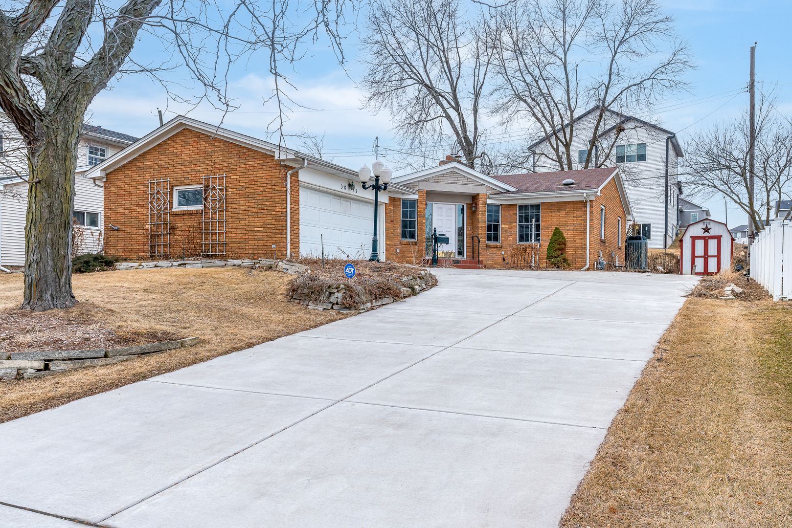 3812 N Thornwood Avenue — Davenport, IA 52806