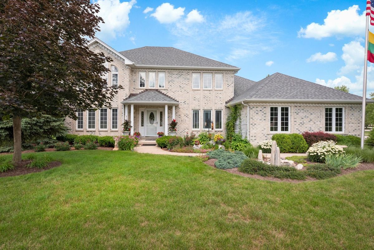 877 Elm Street, Sugar Grove, IL 60554