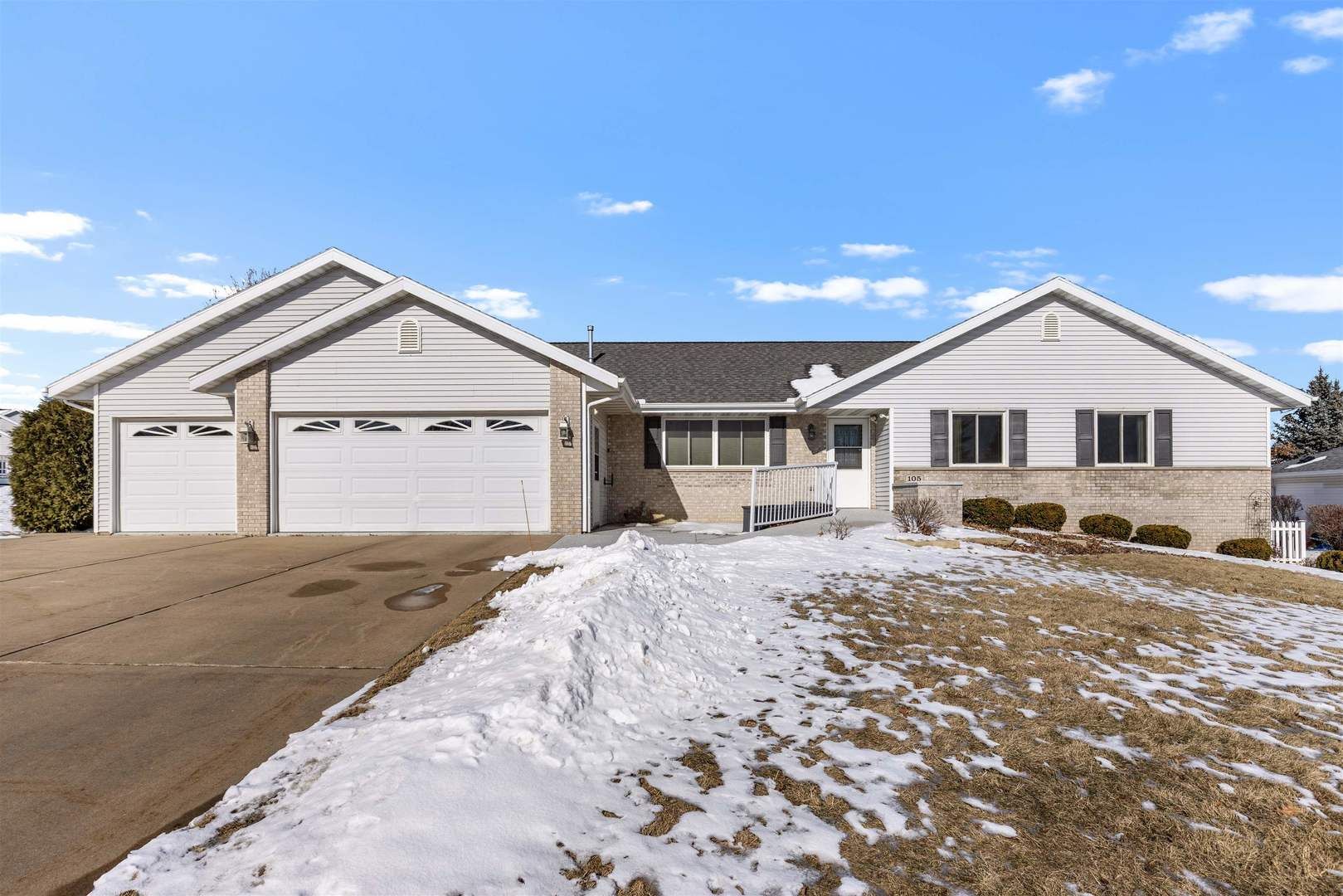 105 ROLLIN — Lena, IL 61048
