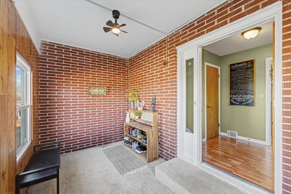 913 E 1st Street, Gibson City, IL 60936