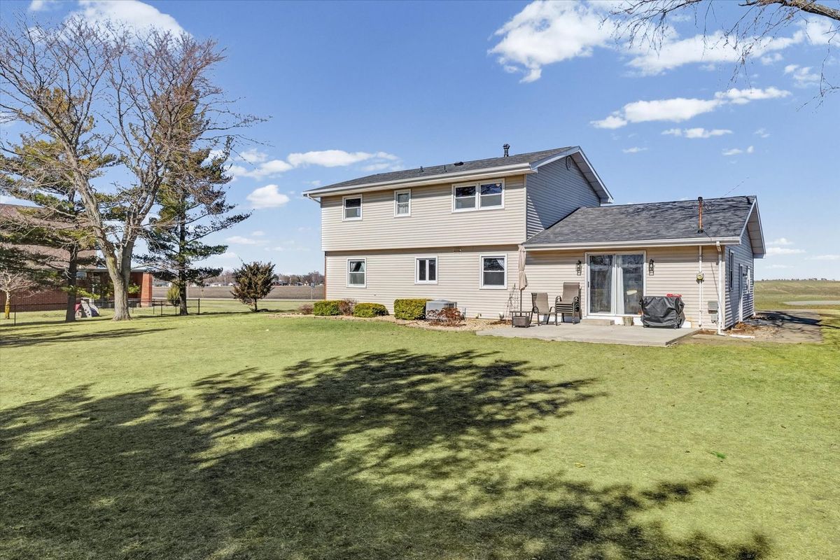 913 E 1st Street, Gibson City, IL 60936