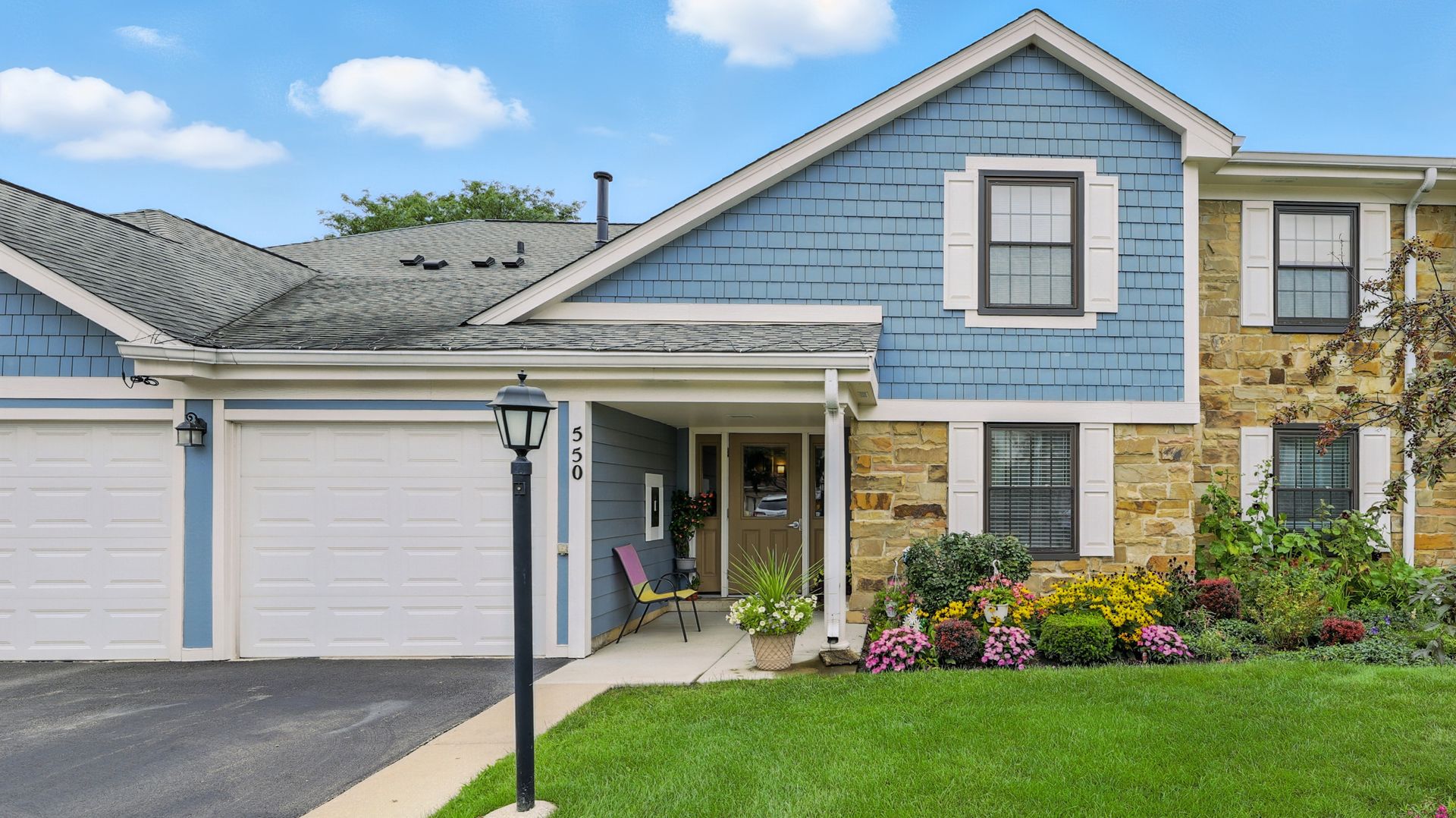 550 Greystone Lane #A2 — Wheeling, IL 60090