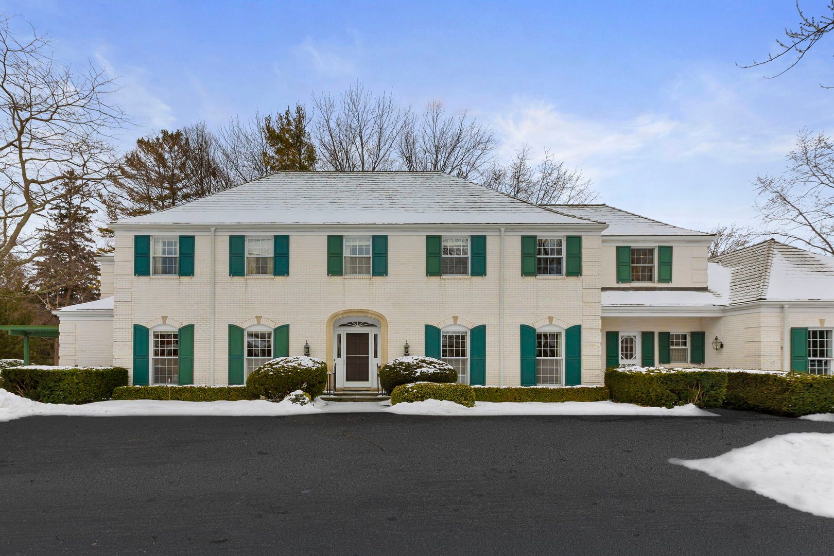 970 E Deerpath Road — Lake Forest, IL 60045