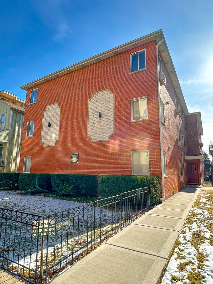 7444 Washington Street, Forest Park, IL 60130