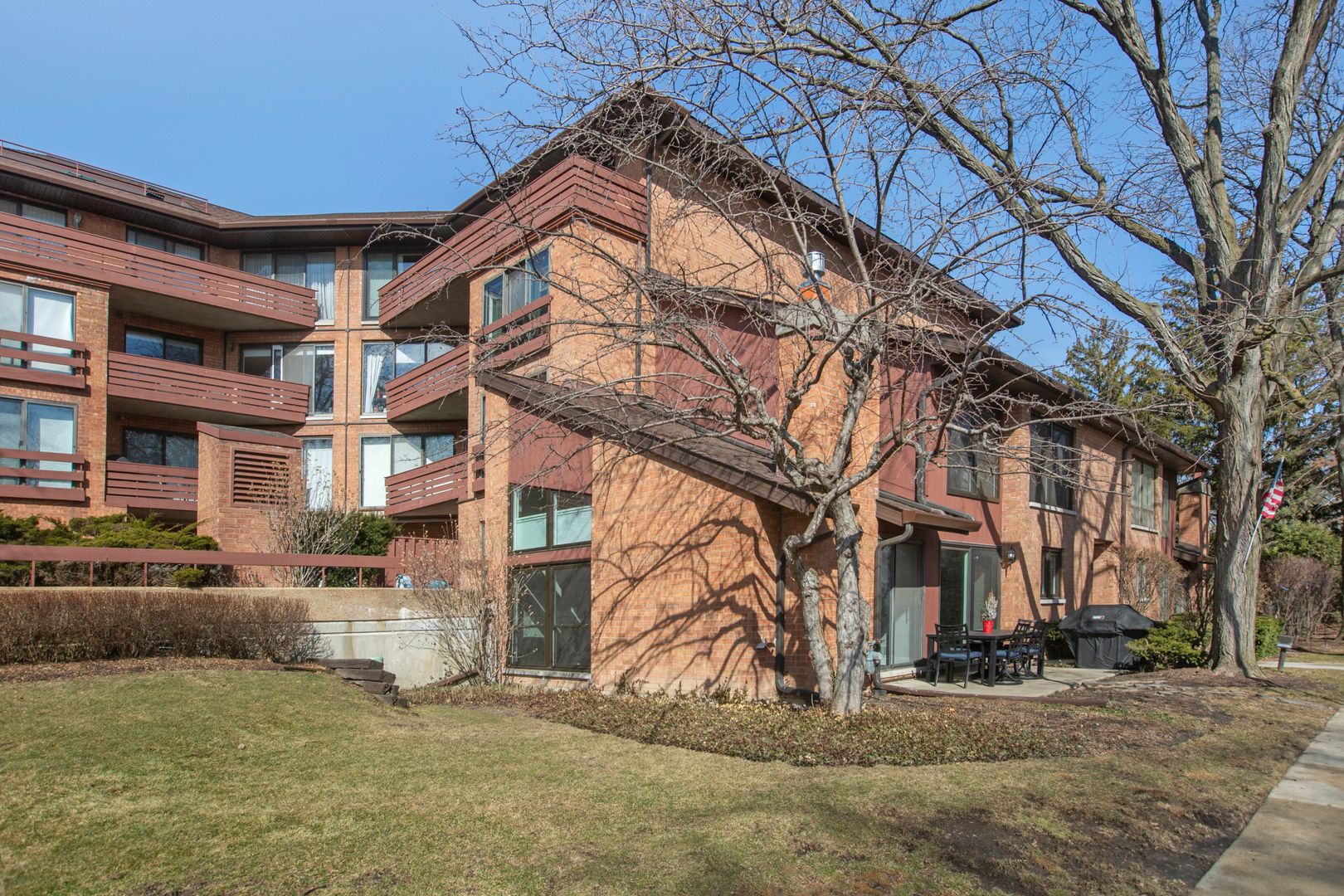 706 Waukegan Road #4 — Glenview, IL 60025