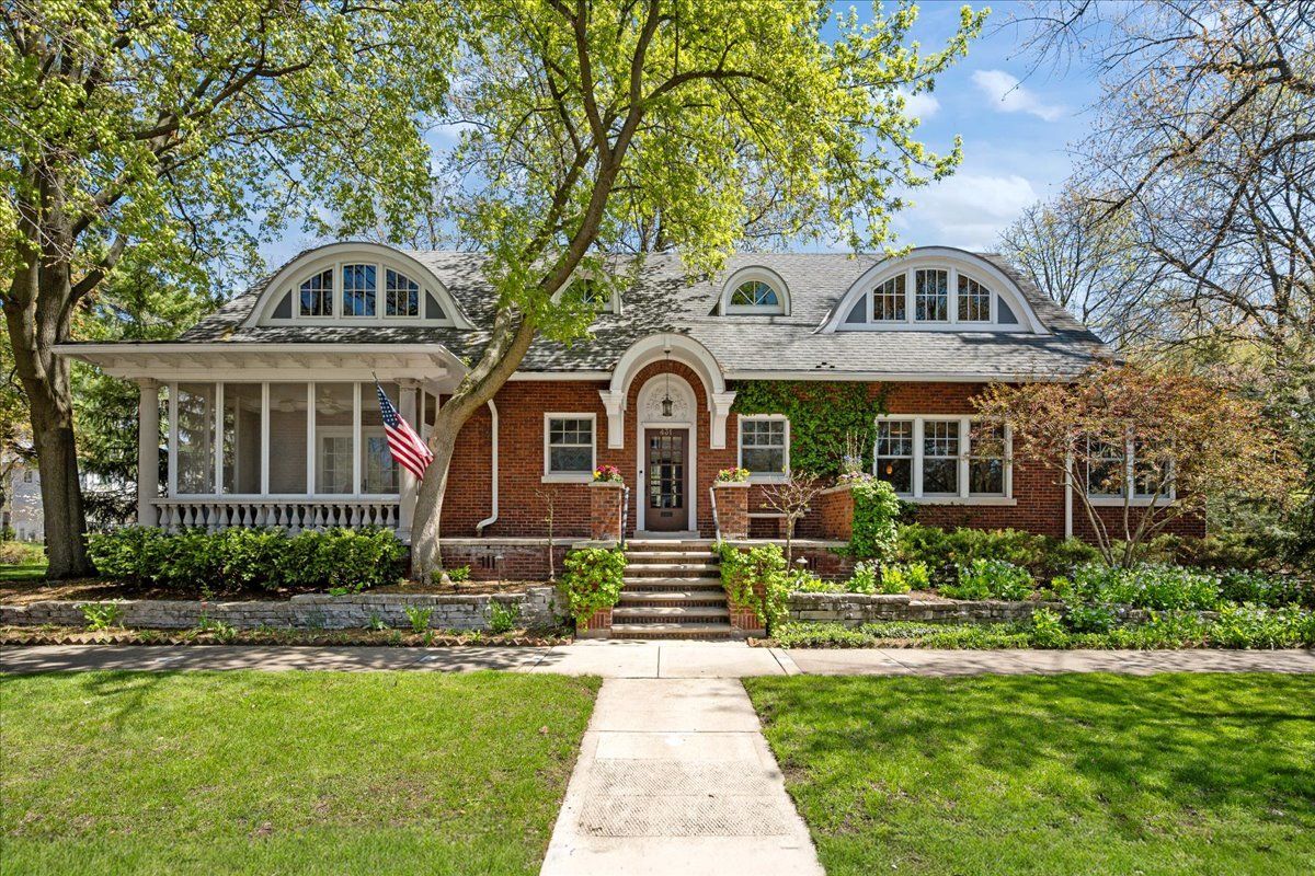 431 Laurel Avenue — Wilmette, IL 60091