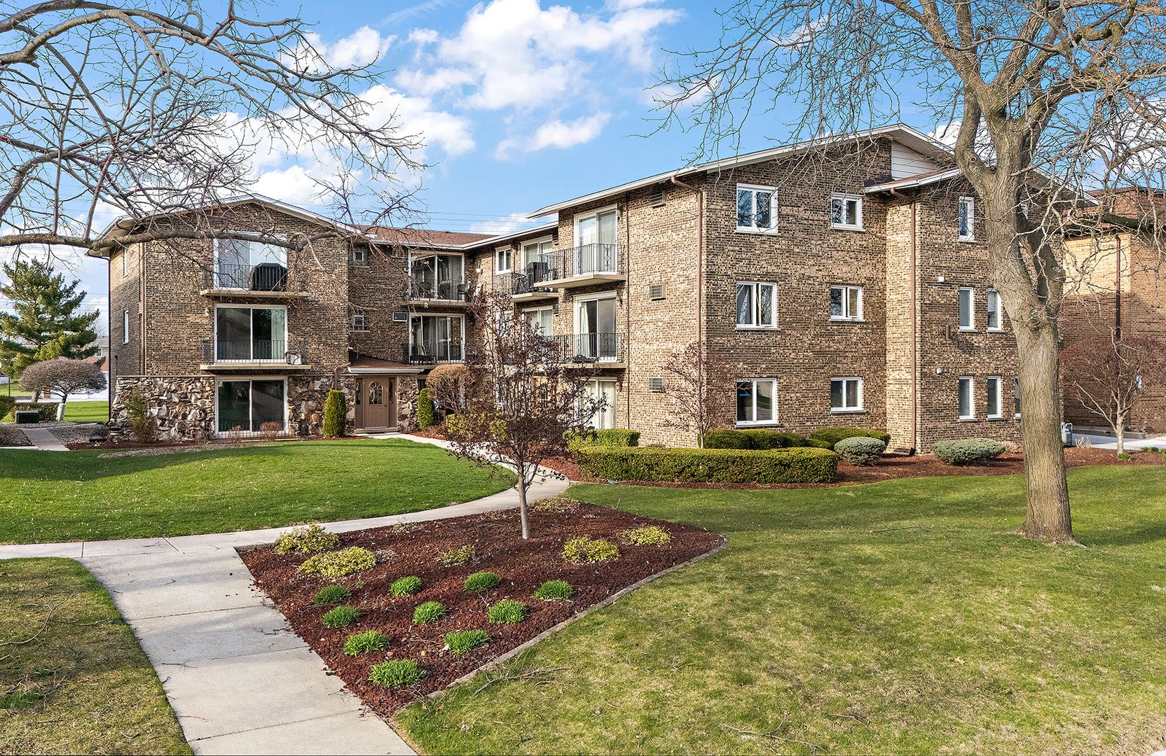 8932 W 140th Street #1A — Orland Park, IL 60462
