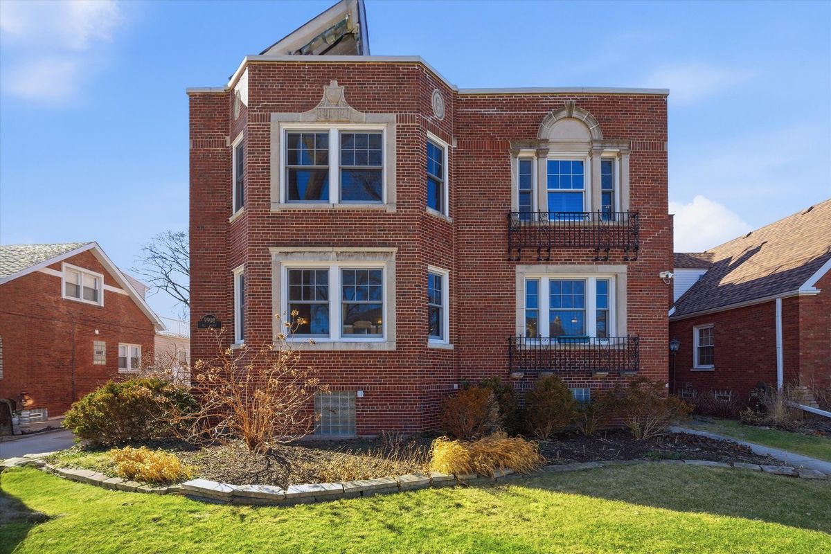 9908 Bell Avenue, Chicago, IL 60643