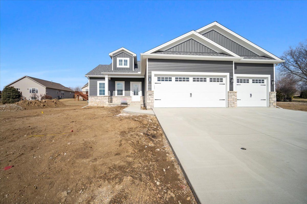 807 Verkler Court, Bloomington, IL 61704