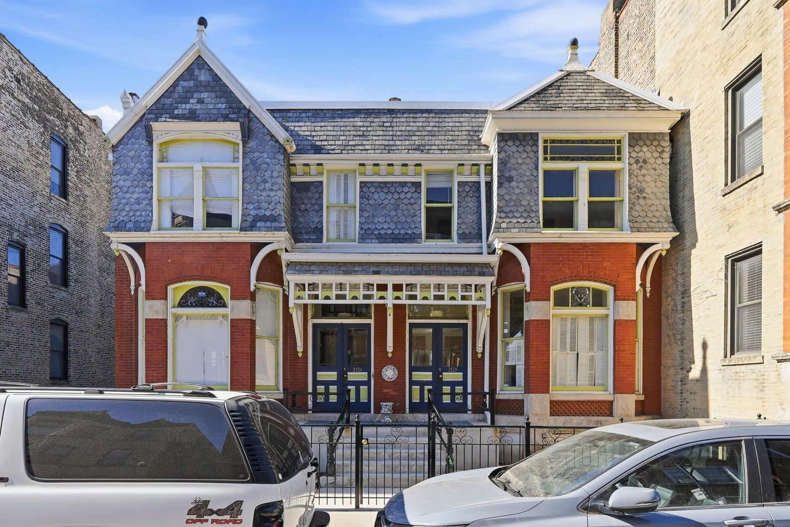 2428 N Geneva Terrace — Chicago, IL 60614