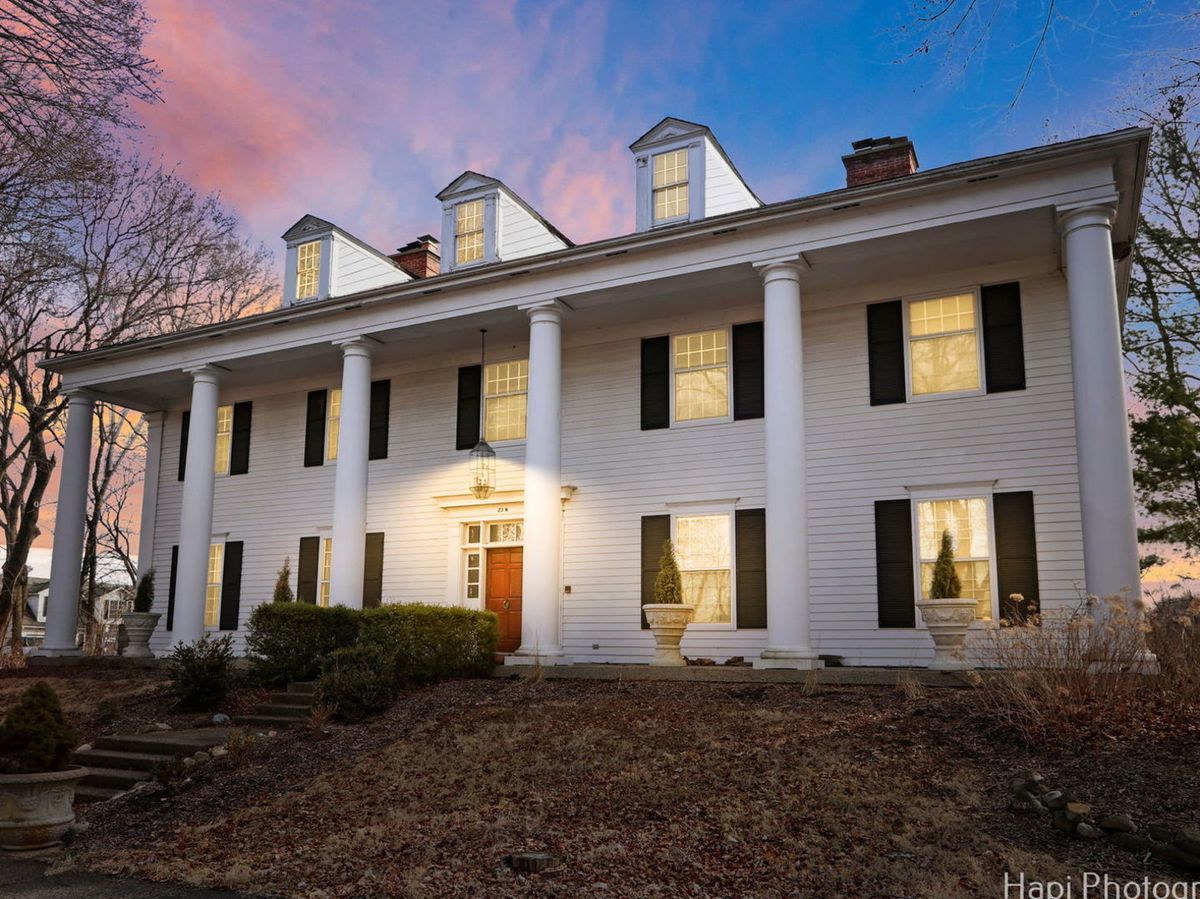 23 County Line Road, Barrington Hills, IL 60010