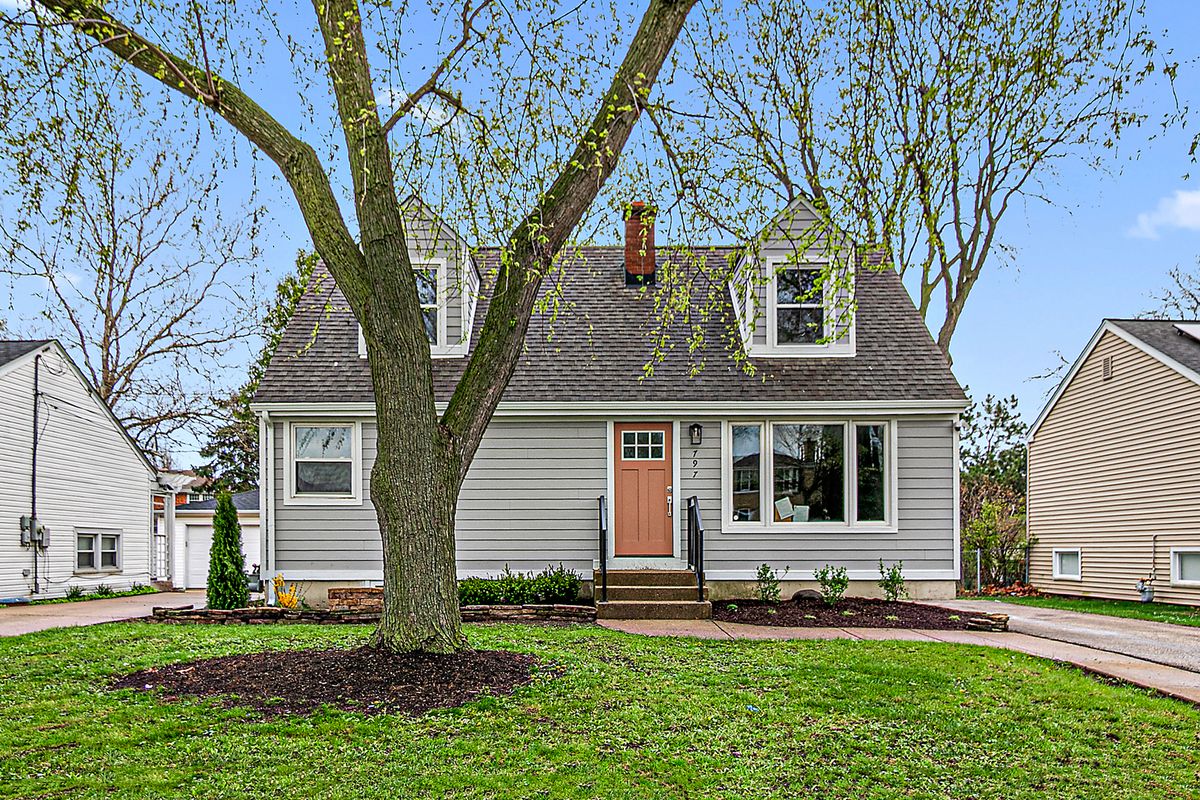 797 Spring Road, Elmhurst, IL 60126