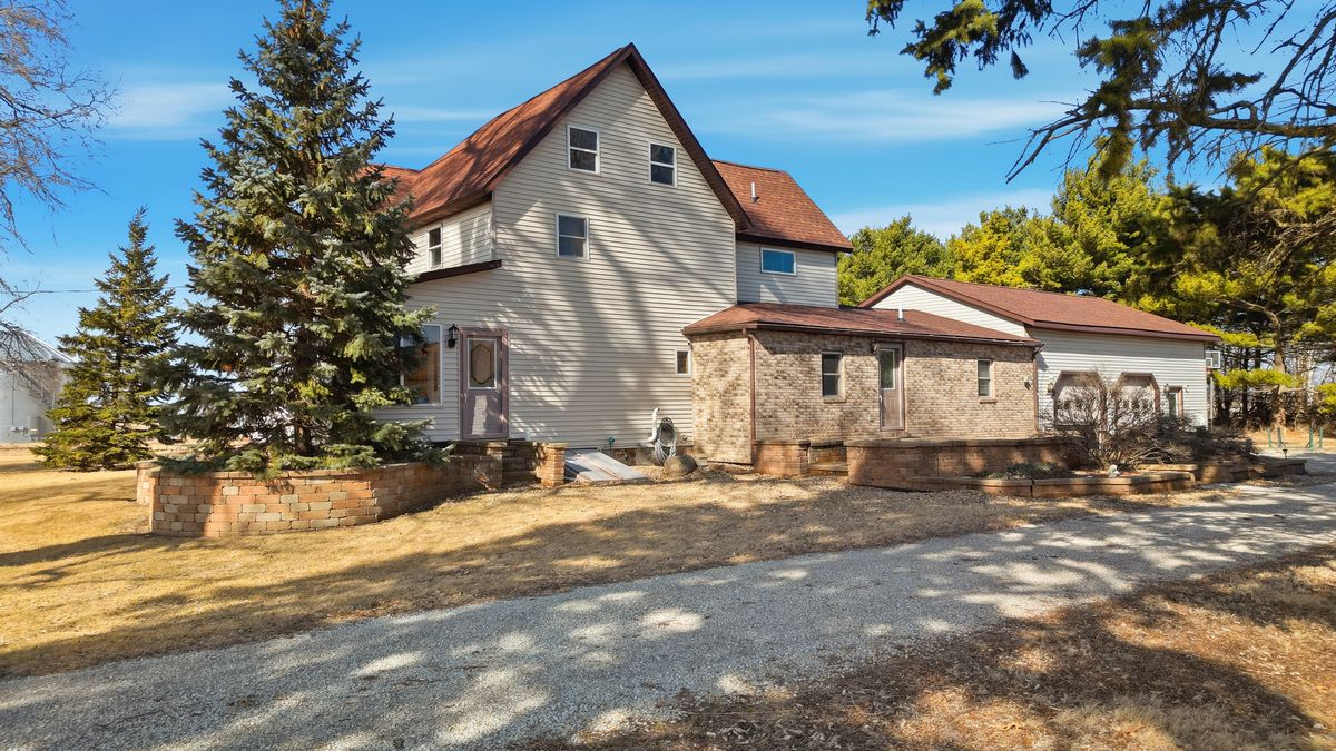 382 Keigwin Road, Walnut, IL 61376