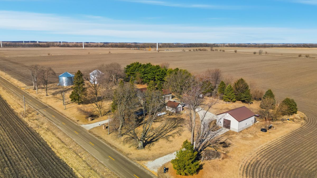 382 Keigwin Road, Walnut, IL 61376