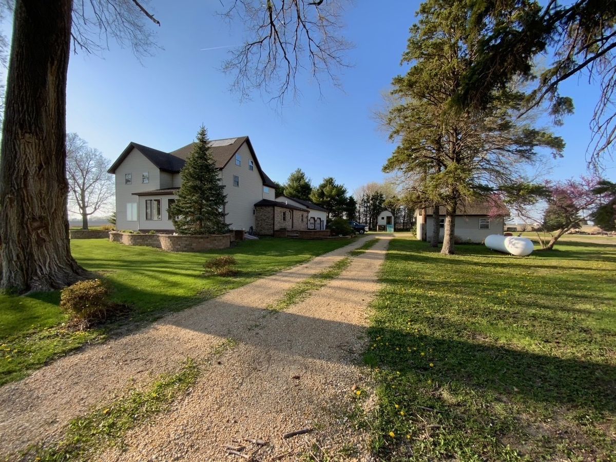 382 Keigwin Road, Walnut, IL 61376