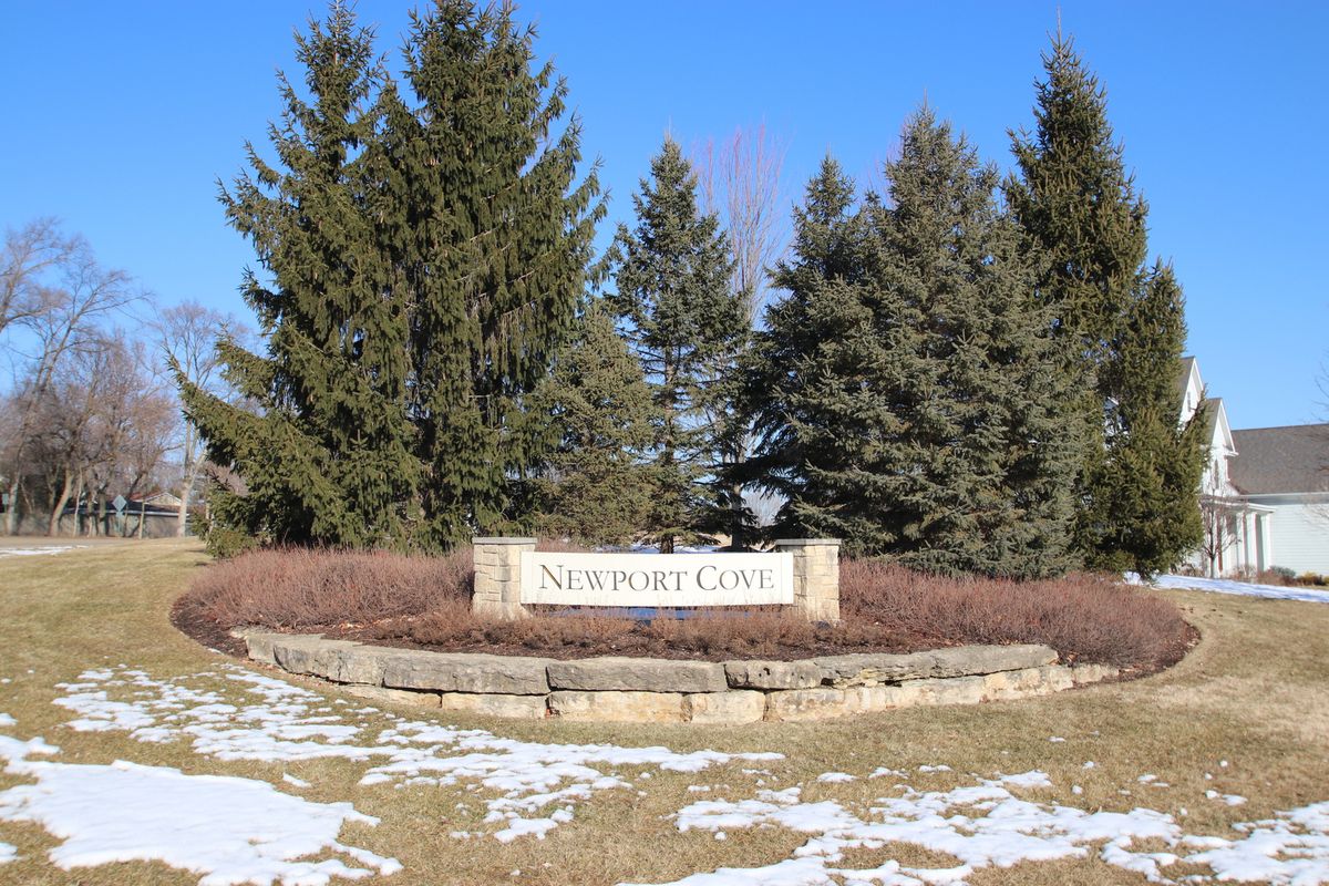 40445 South Newport Drive, Antioch, IL 60002