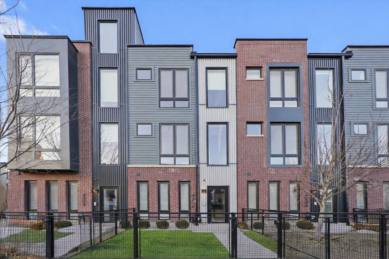 4200 W BELMONT Avenue — Chicago, IL 60641