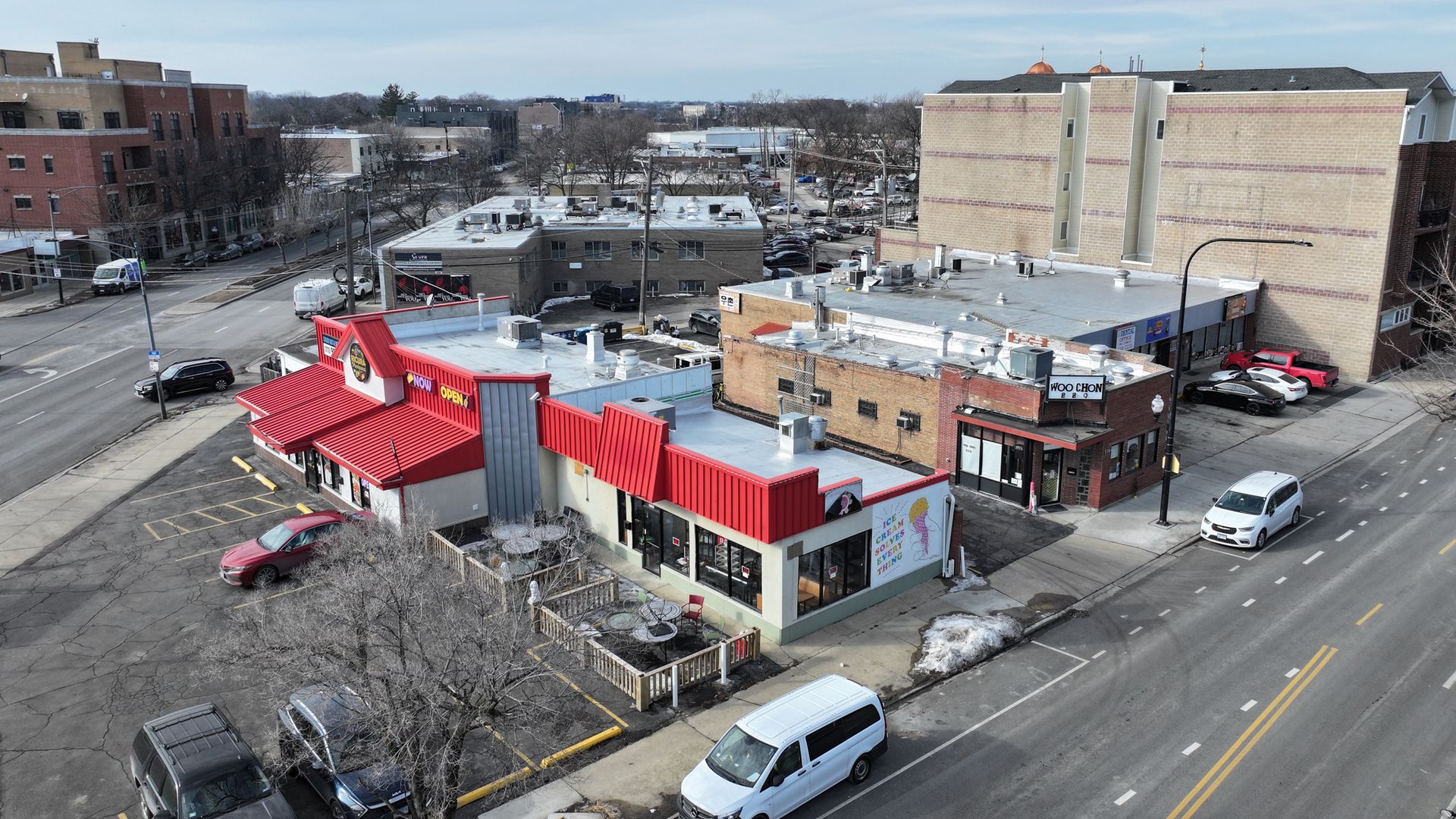 5737 N Lincoln Avenue — Chicago, IL 60659