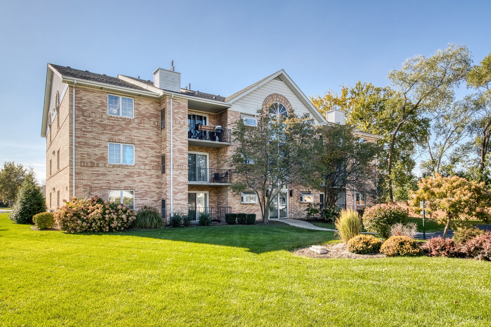 18310 Robin Lane #D2 — Homewood, IL 60430