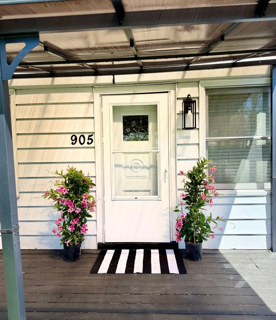 905 Rockland Road, Lake Bluff, IL 60044