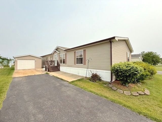 9 Swallow Lane — Beecher, IL 60401