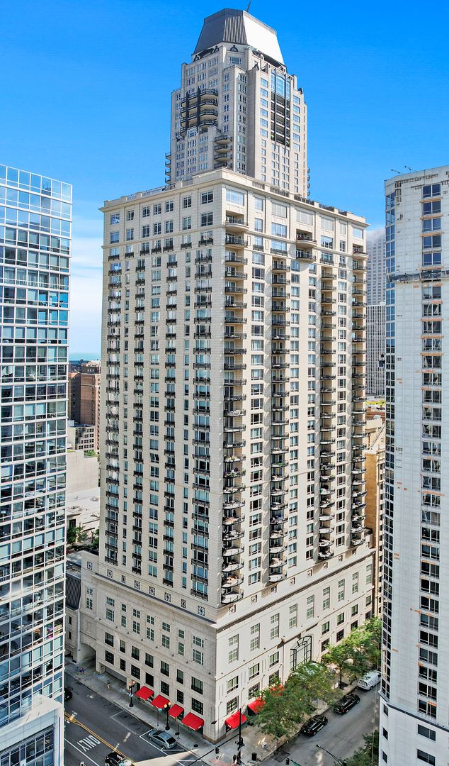 10 E Delaware Place #34A — Chicago, IL 60611